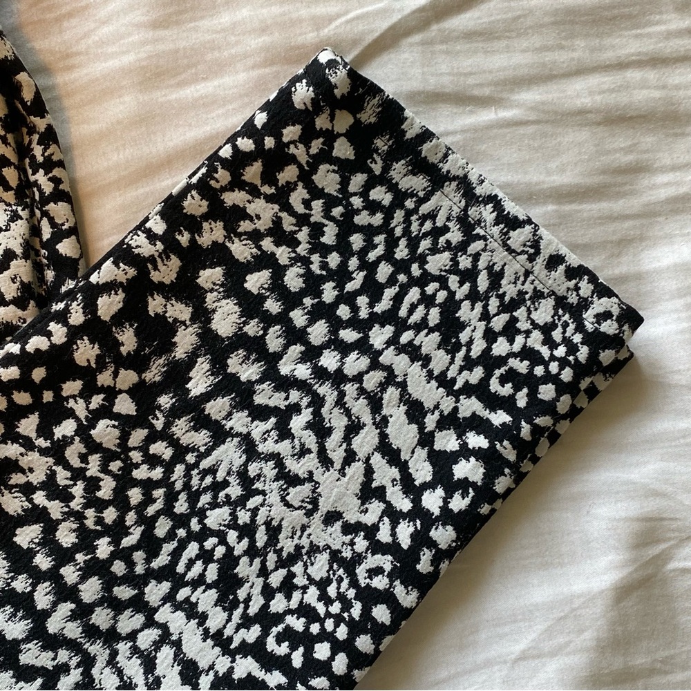 Cache Monochrome Abstract Print Pants - Picture 2 of 5